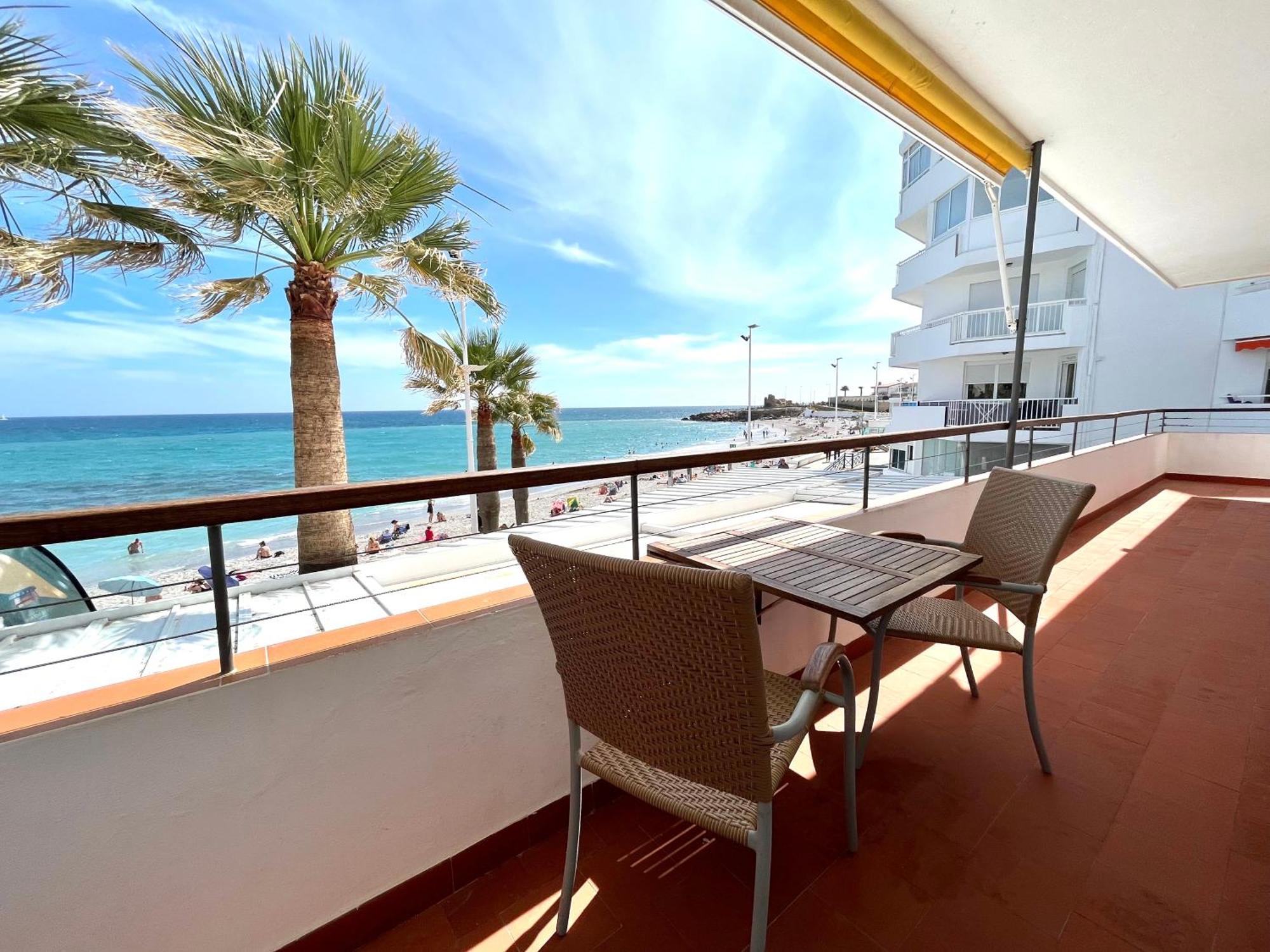נרחה Apartamentos Playa Torrecilla מראה חיצוני תמונה