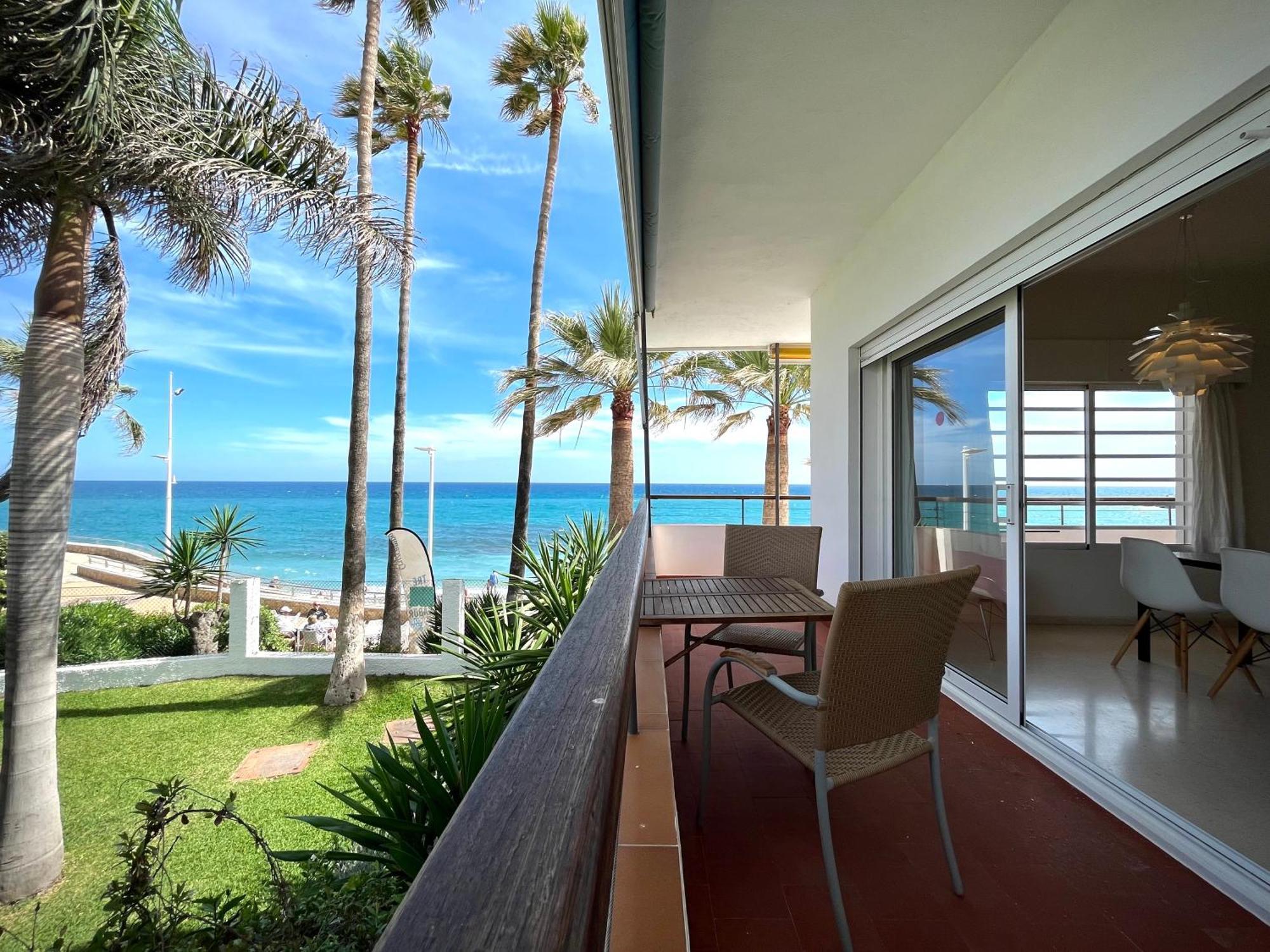 נרחה Apartamentos Playa Torrecilla מראה חיצוני תמונה