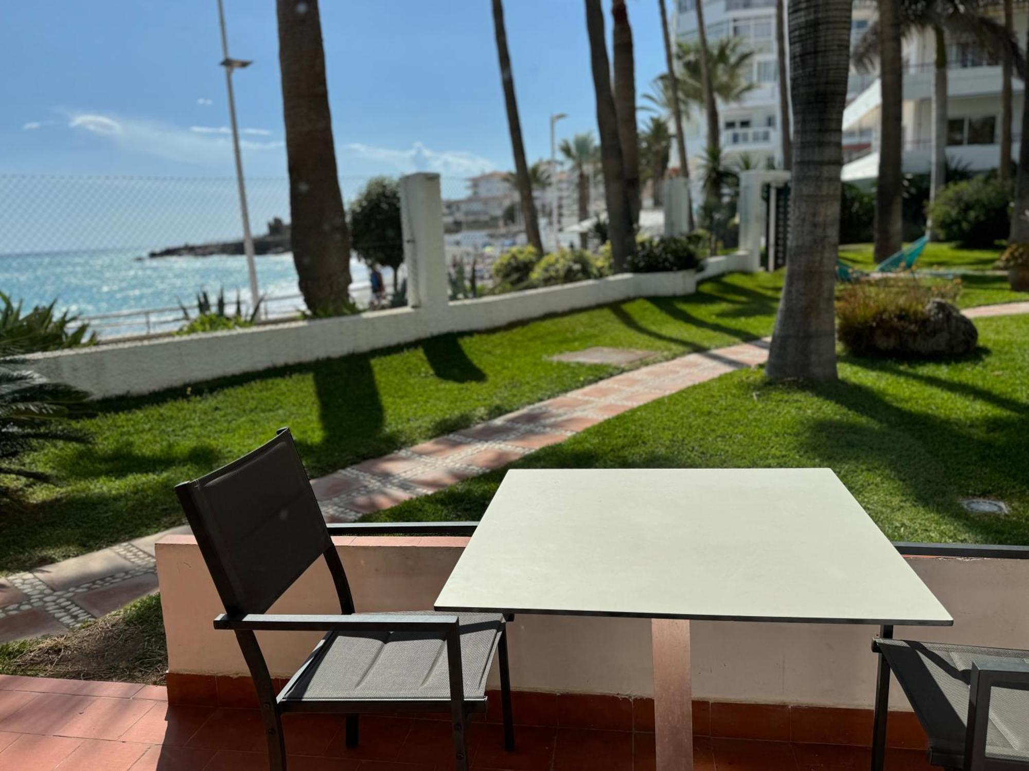 נרחה Apartamentos Playa Torrecilla מראה חיצוני תמונה