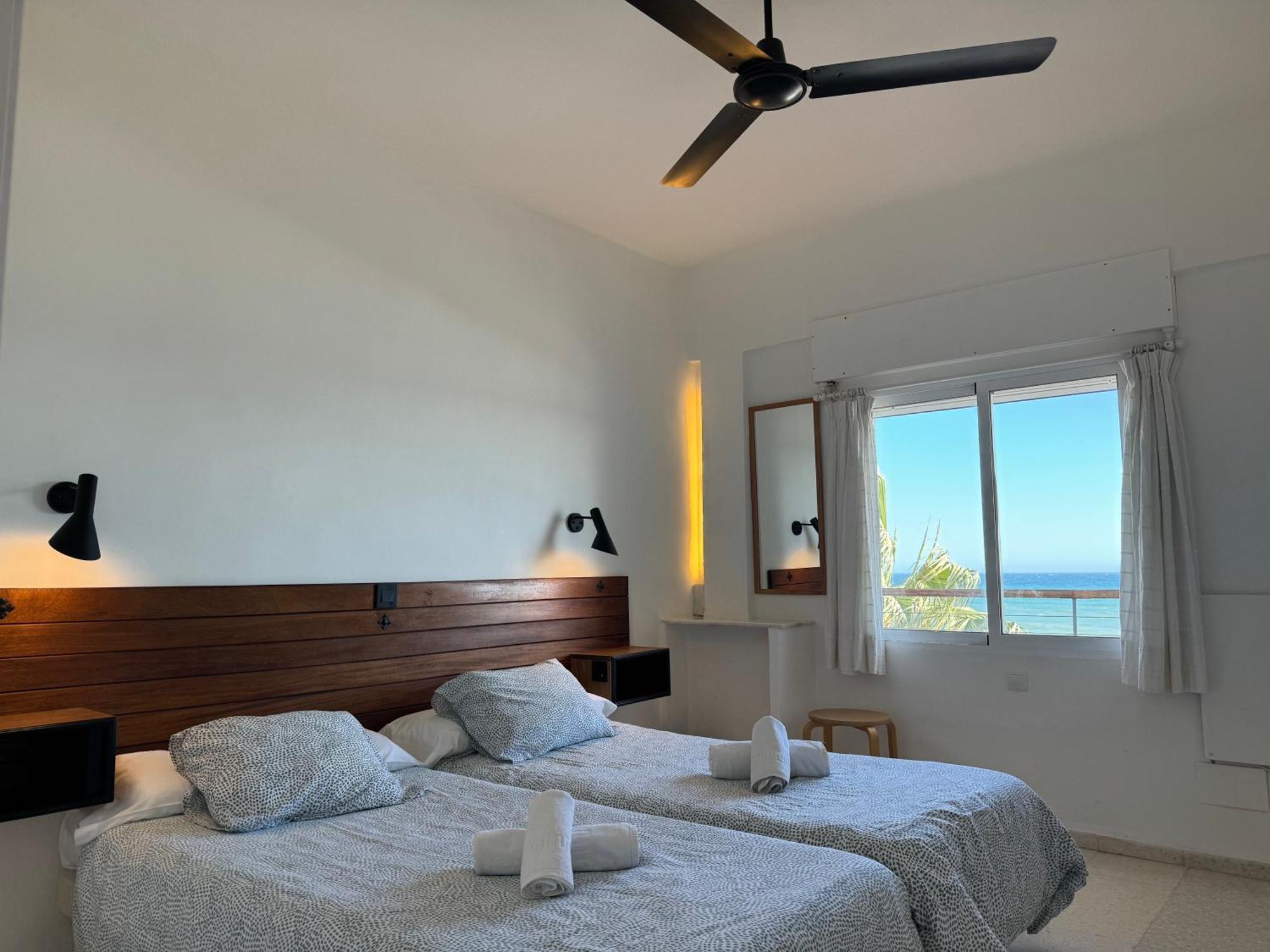 נרחה Apartamentos Playa Torrecilla מראה חיצוני תמונה