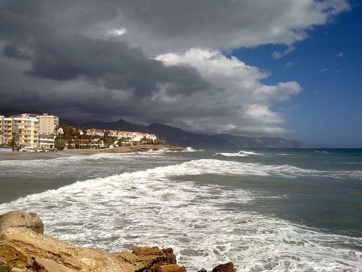 נרחה Apartamentos Playa Torrecilla מראה חיצוני תמונה