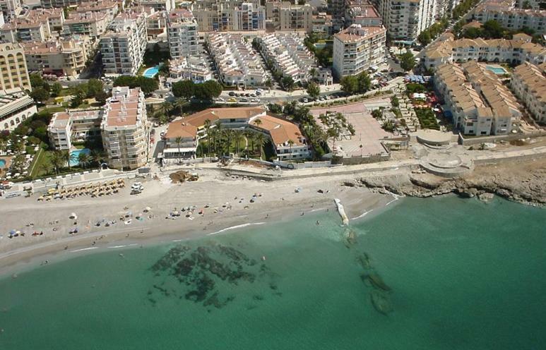 נרחה Apartamentos Playa Torrecilla מראה חיצוני תמונה